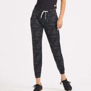 Vuori Women's Performance Joggers- large